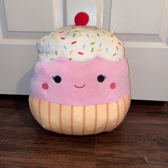 Squishmallows Other - Clara the Cupcake 8"